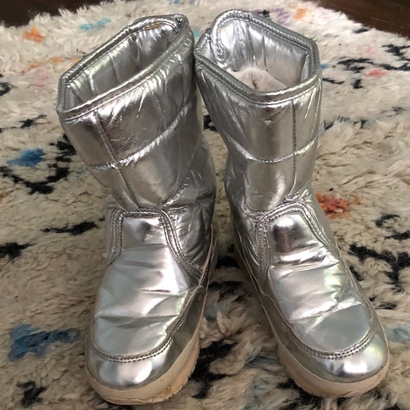 Rubber Duck silver metallic snow boots! - Picture 2 of 2